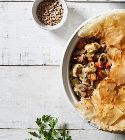 Refractario de pollo y hongos con pasta filo