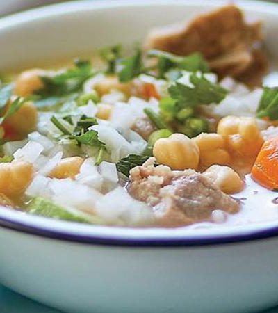 Caldo de res con chambarete y arroz