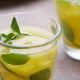 Agua de naranja con pepino y menta
