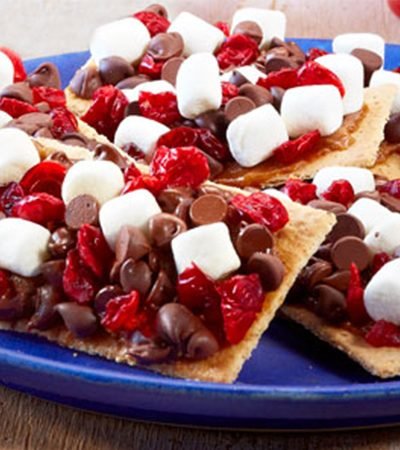 Barras de galletas de chispas de chocolate y malvaviscos