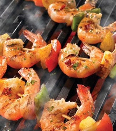 Brochetas de camarón