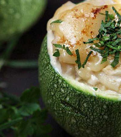 Calabacitas rellenas de hummus y jamón