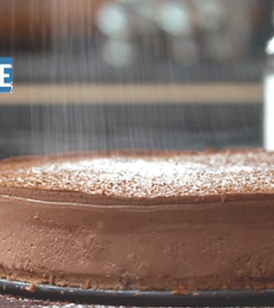 Cheesecake de chocolate y cerezas