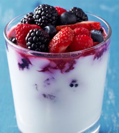 Compota de frutos rojos sabor vainilla y cótricos con yogurt