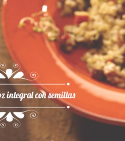 Ensalada de arroz, piña y semillas