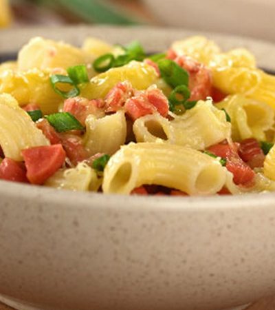 Ensalada de pasta espiral con atún