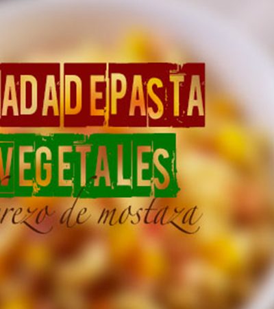 Ensalada de pasta de caracol con vegetales y aderezo de mostaza