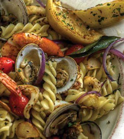 Fusilli al limón con frutos del mar