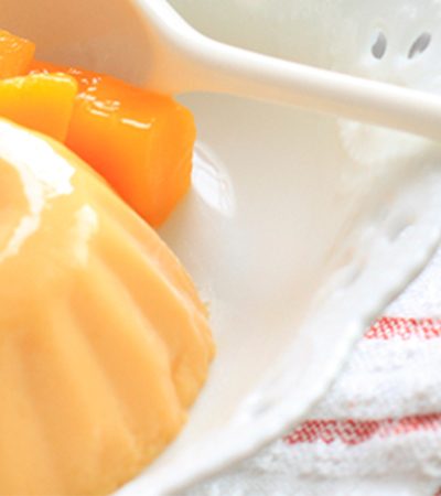Gelatina de nuez con duraznos flameados