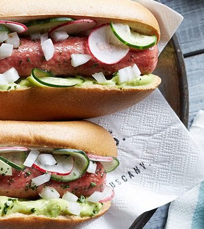 Hot dogs de pavo con mayonesa de aguacate