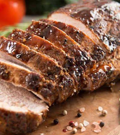 Lomo de cerdo mechado en salsa poblana