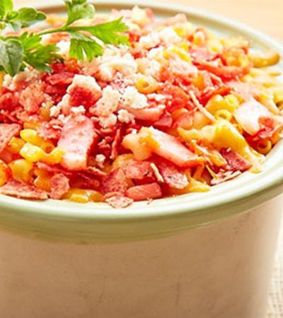 Mac and cheese crujiente con cangrejo o salchichas