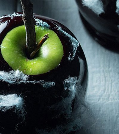 Manzanas del pantano con telarañas