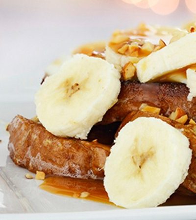 Pan francés con frutas y queso