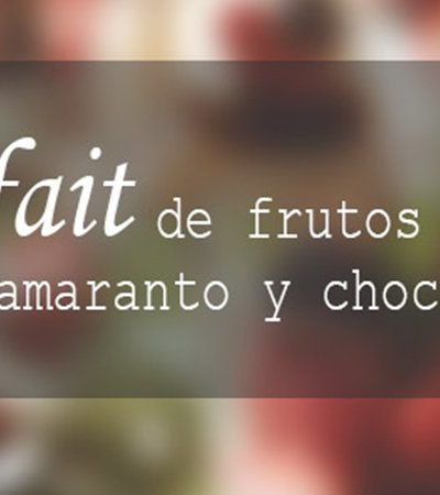 Parfait de frutos rojos con amaranto y chocolate