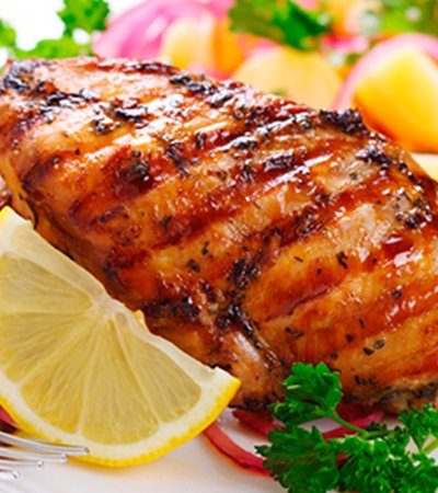 Pechugas de pollo al orégano con papas cambray