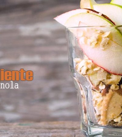 Postre crujiente de pera y granola