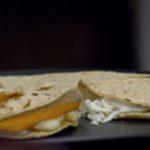 Mini quesadillas al comal