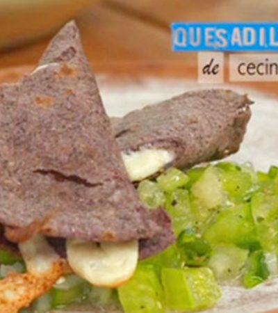Quesadillas de masa azul con cecina