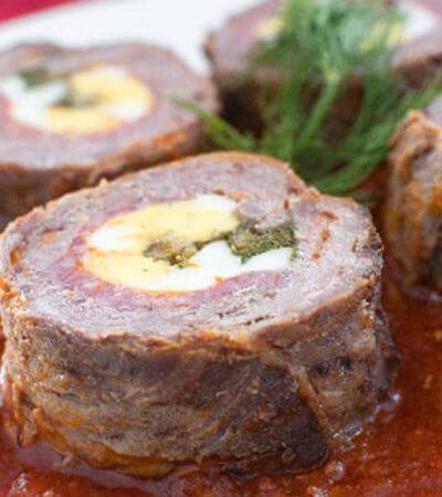 Rollo de milanesa de cerdo con vegetales