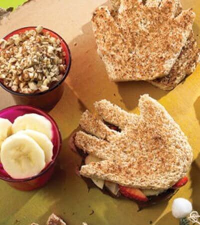 Sándwich en forma de mano