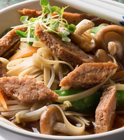 Sopa oriental con res