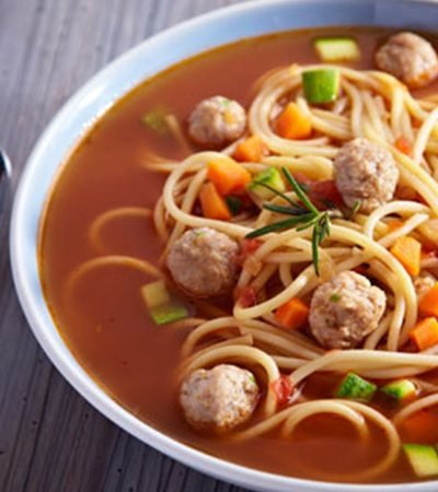 Spaghetti con albóndigas de pavo