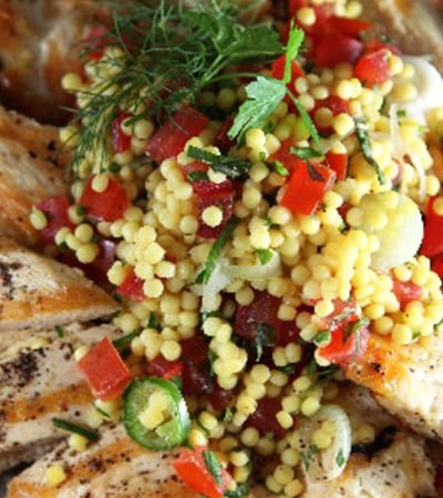 Tabbouleh de pasta con pollo a la parrilla