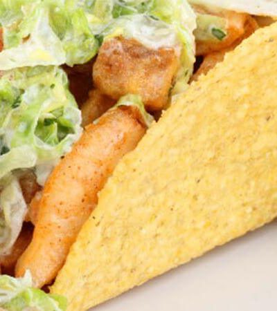 Tacos de pescado con salsa de mango y cilantro