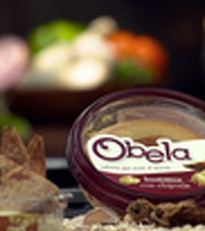 Triángulos de pan pita y Obela