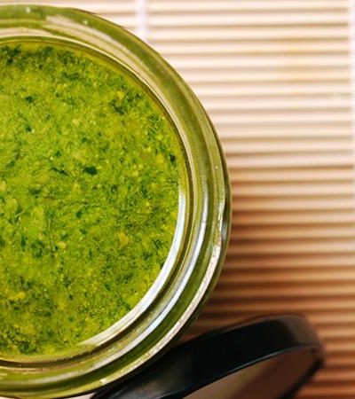 Salsa de albahaca y manzana