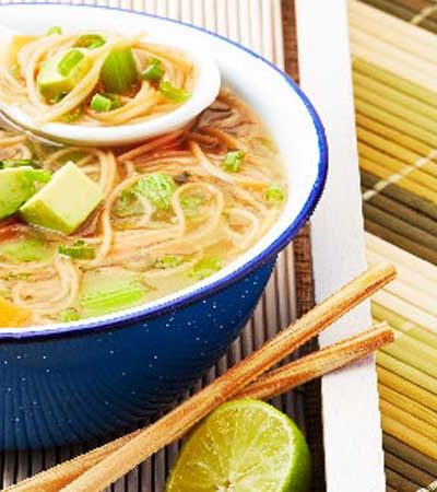 Sopa de fideo a los cuatro chiles